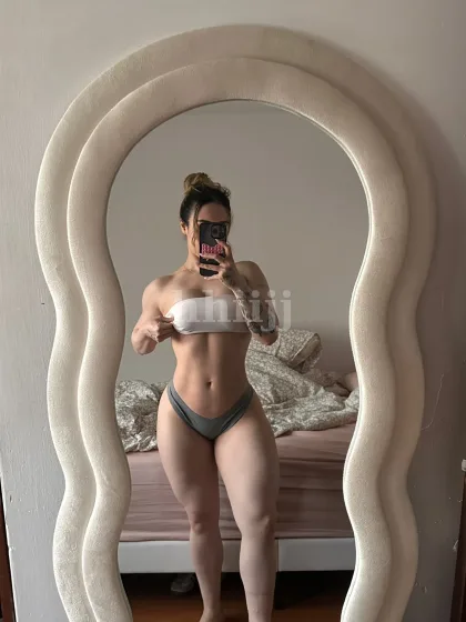 Roxanne, female escort in Hong Kong